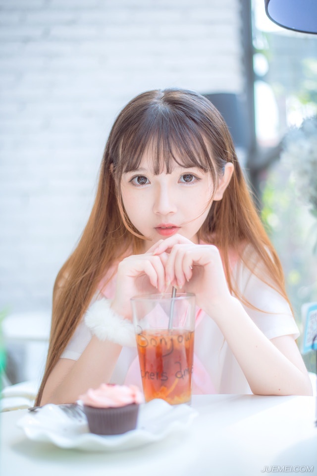“怎么回事！？”吕蒙闻言不禁一惊，尤其是听到对方的喊话，在柴桑，都督只有一个，那就是周瑜，心中似乎预感到什么，又不敢相信，或者说不愿相信。